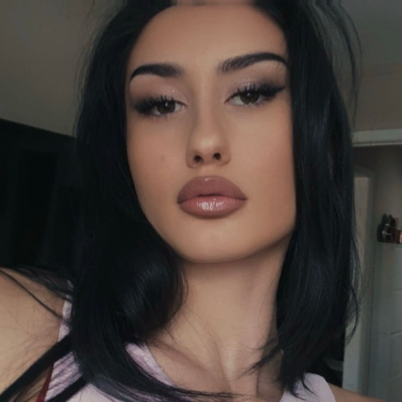 liana_hoti